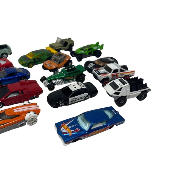 Die Cast Lot of 18 Miscellaneous Cars Trucks Hot Wheels Dodge Muscle Car - Picture 3 of 9